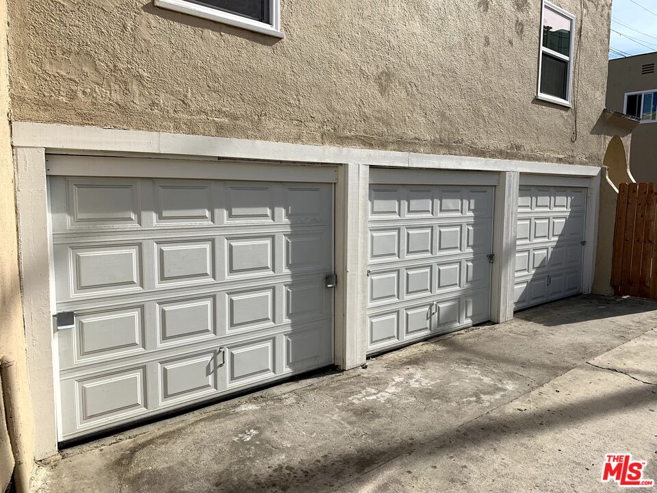 435 W 11th St