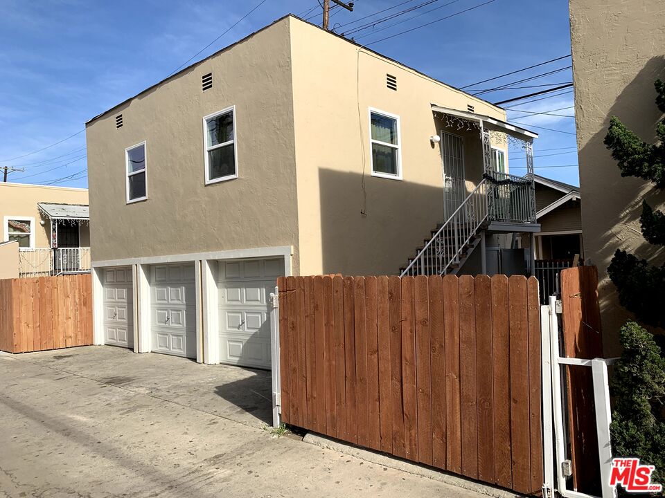 435 W 11th St