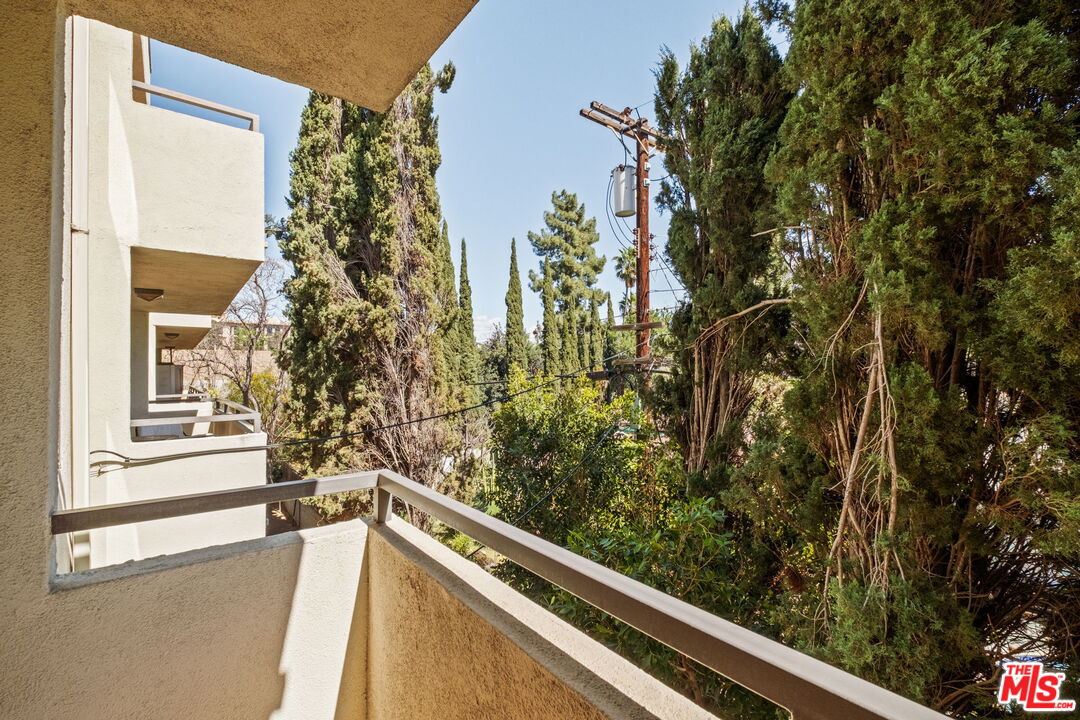 4702 Fulton Ave Unit: 204