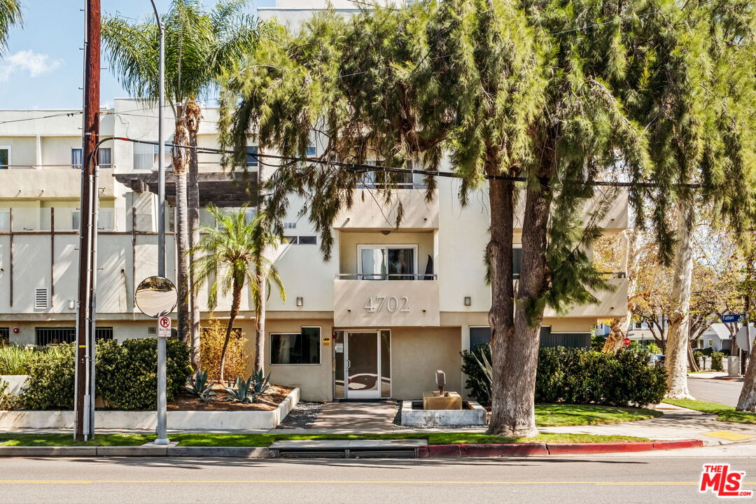 4702 Fulton Ave Unit: 204