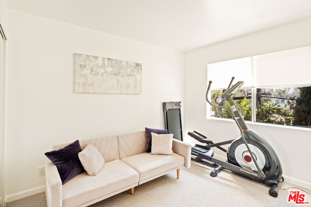 4702 Fulton Ave Unit: 204