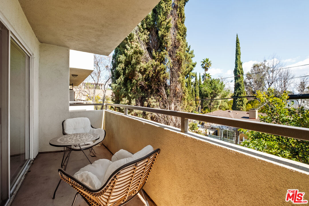 4702 Fulton Ave Unit: 204