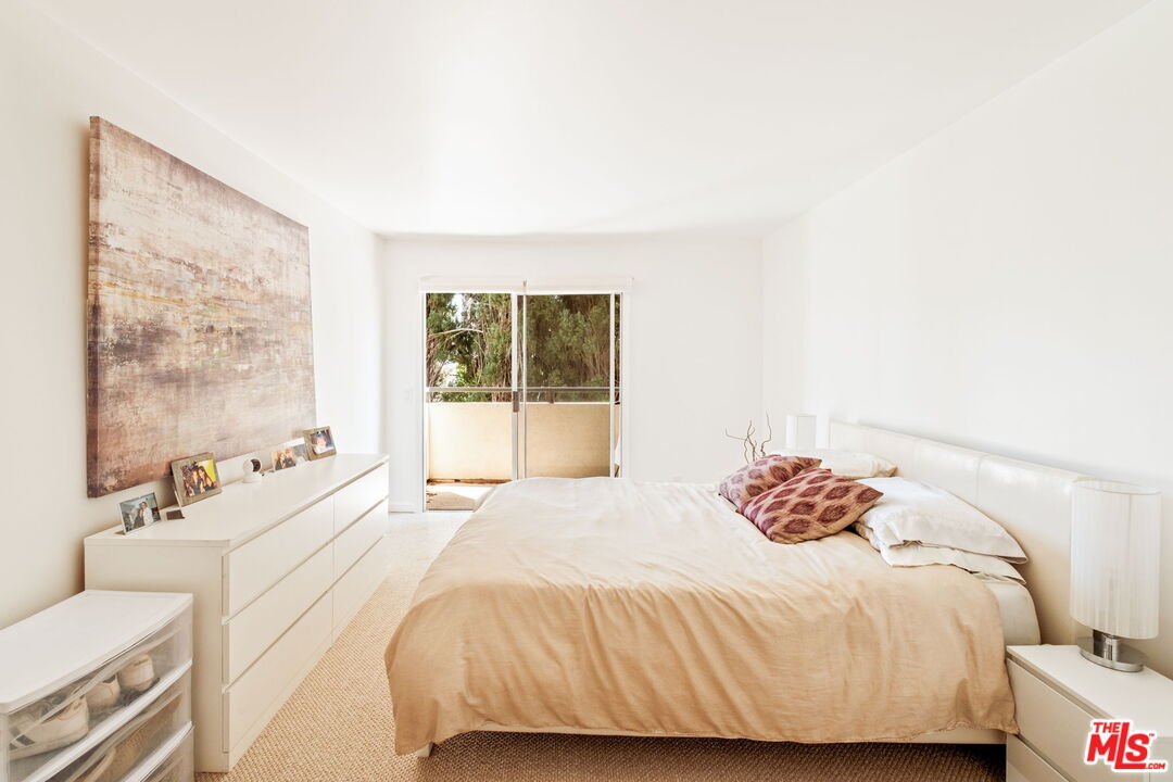 4702 Fulton Ave Unit: 204
