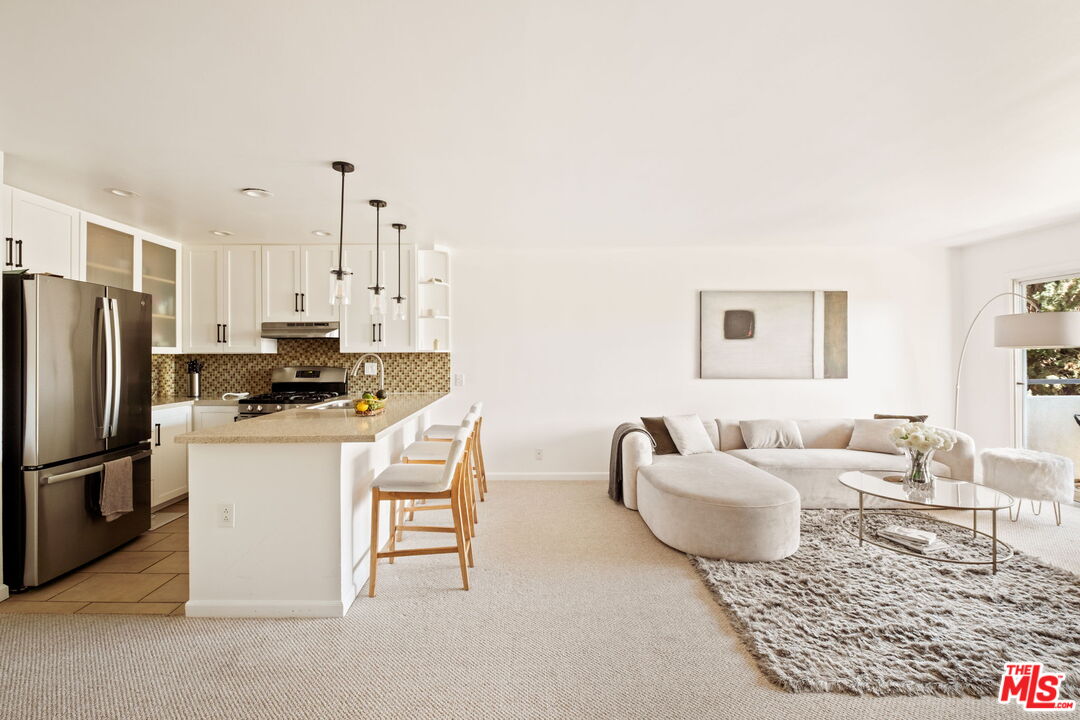 4702 Fulton Ave Unit: 204