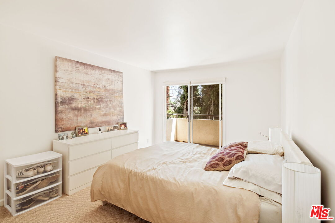 4702 Fulton Ave Unit: 204