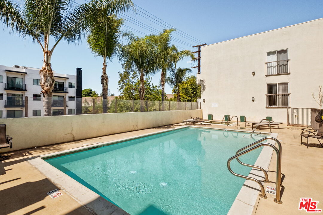 4702 Fulton Ave Unit: 204