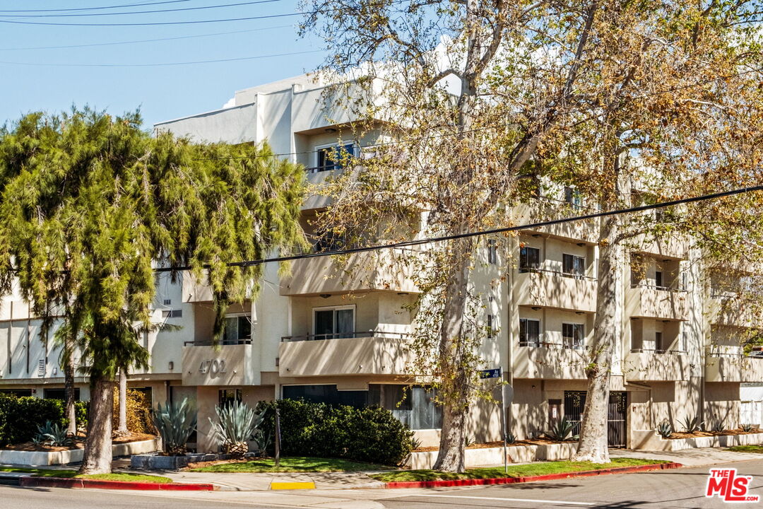 4702 Fulton Ave Unit: 204