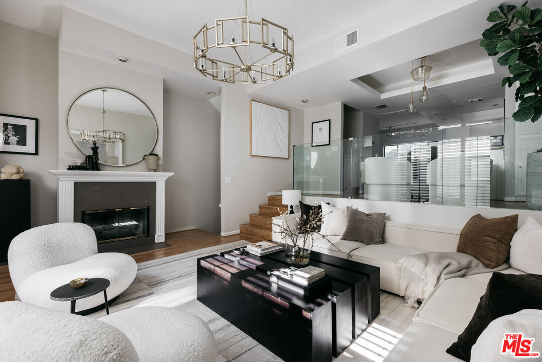 14025 Riverside Dr Unit: 4