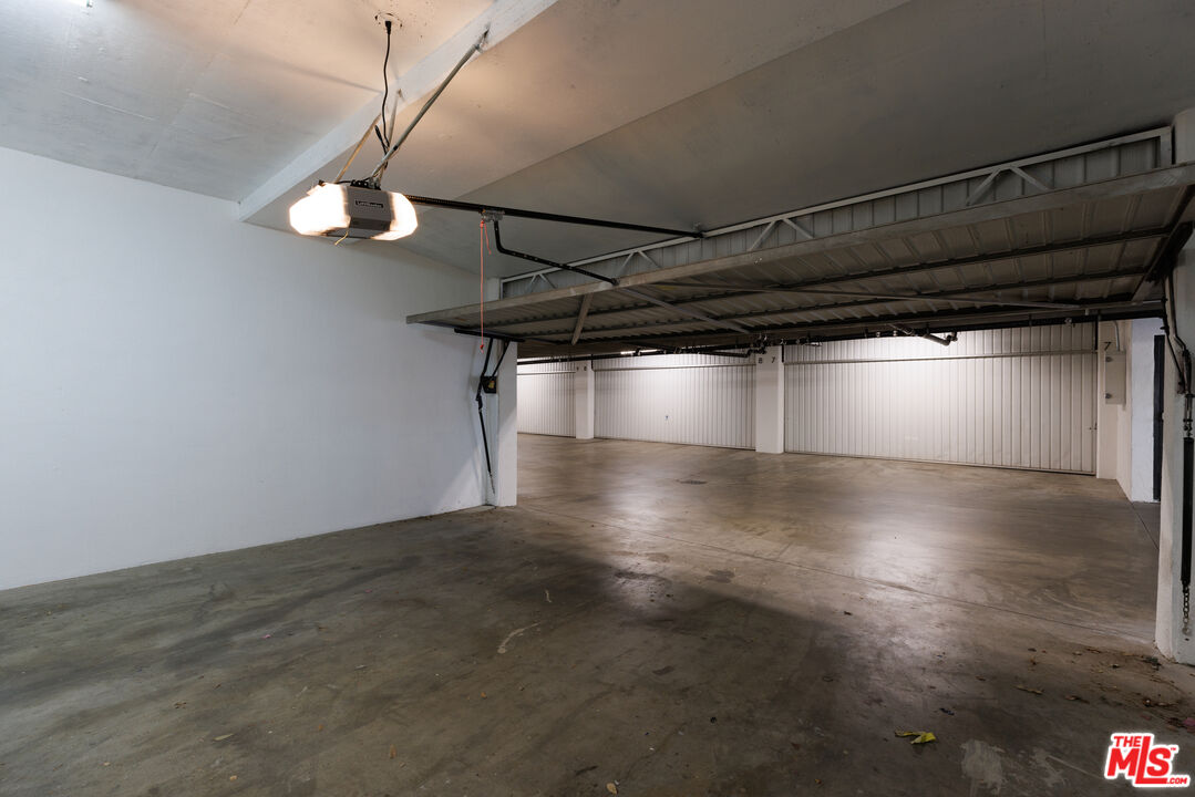 14025 Riverside Dr Unit: 4