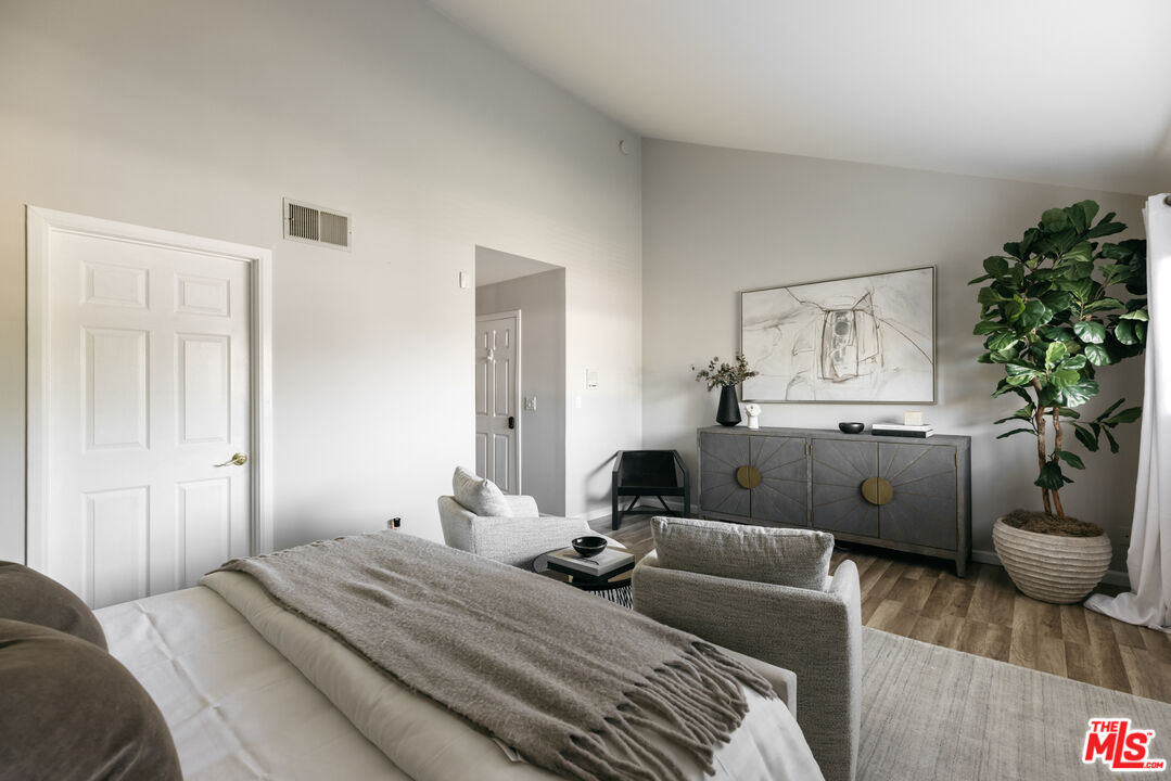 14025 Riverside Dr Unit: 4