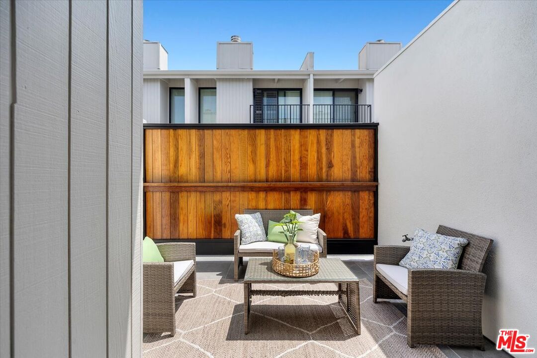 1133 24th St Unit: 5