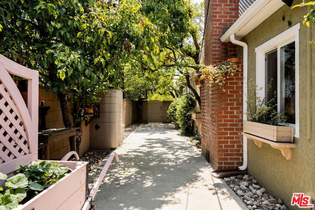 313 W Elm Ave