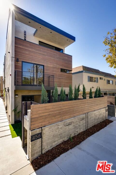 456 S. Venice Blvd