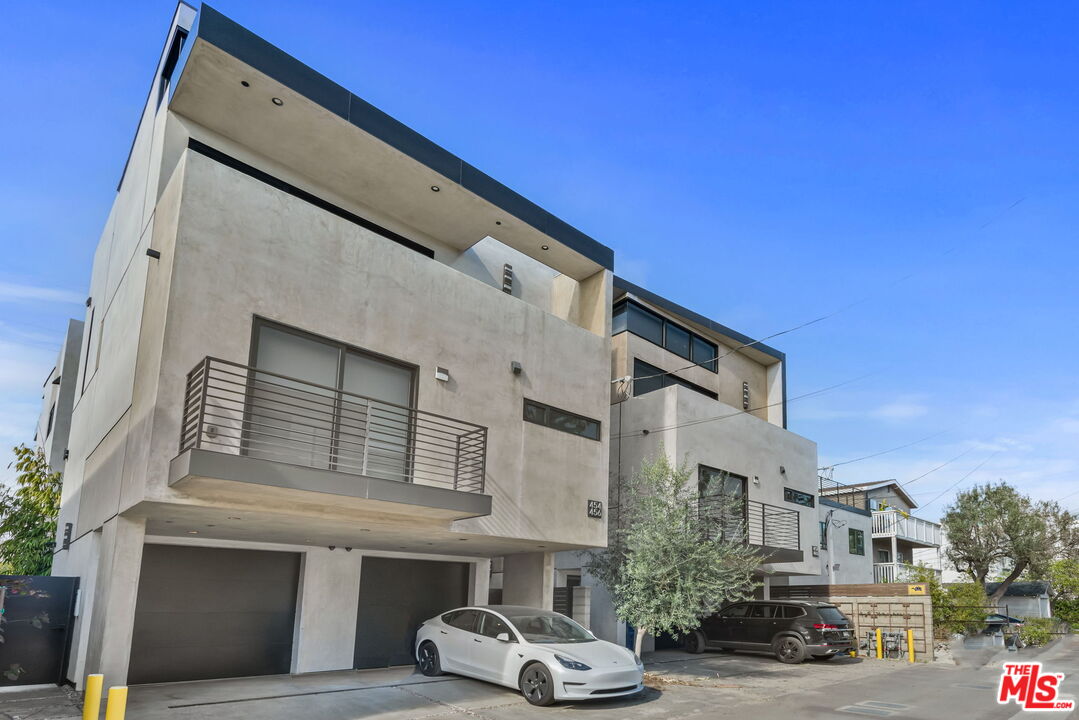 454 S. Venice Blvd