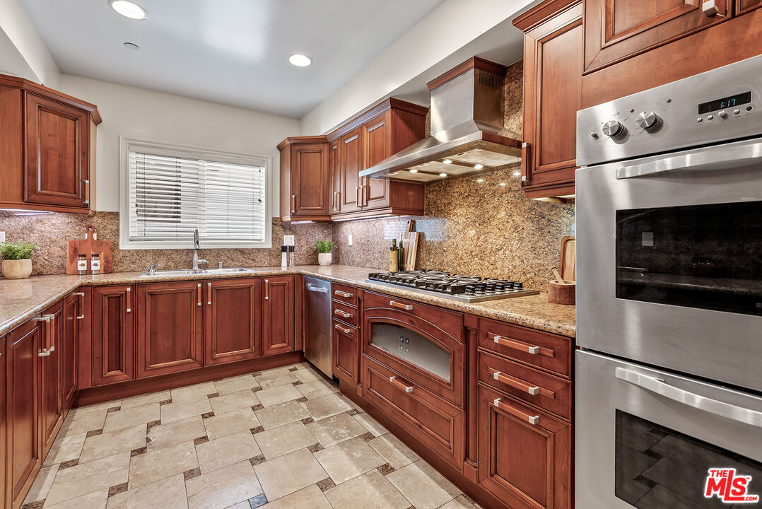 1838 Westholme Ave Unit: PH5