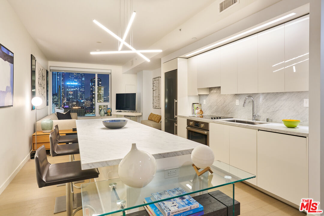 1050 S Grand Ave Unit: 1908