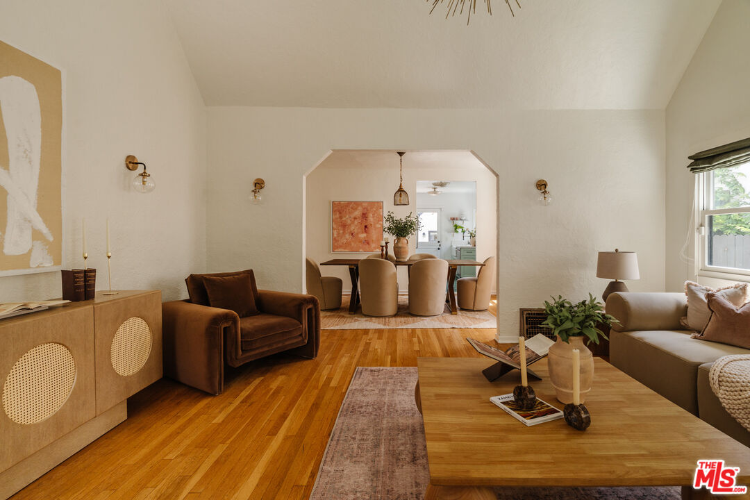3707 Glenfeliz Blvd