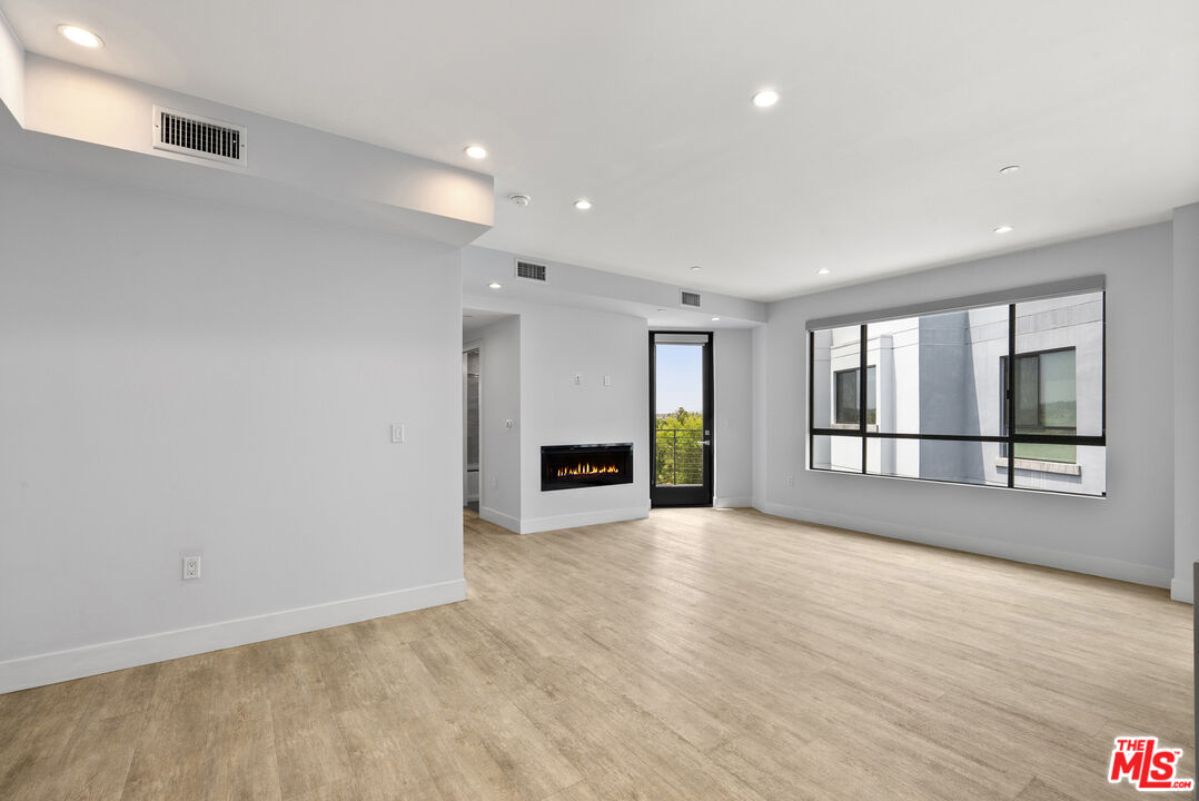 5955 Saturn St Unit: 406