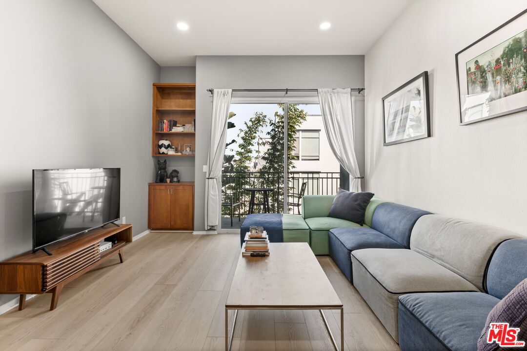 4060 Glencoe Ave Unit: 320