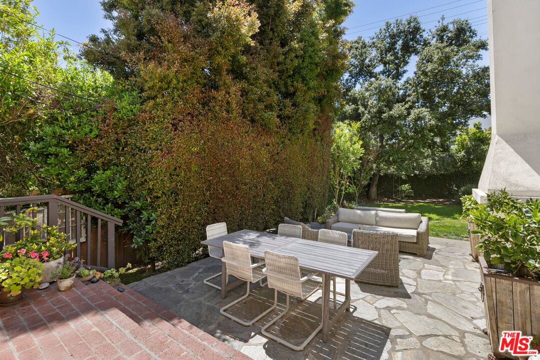 403 S Bundy Dr