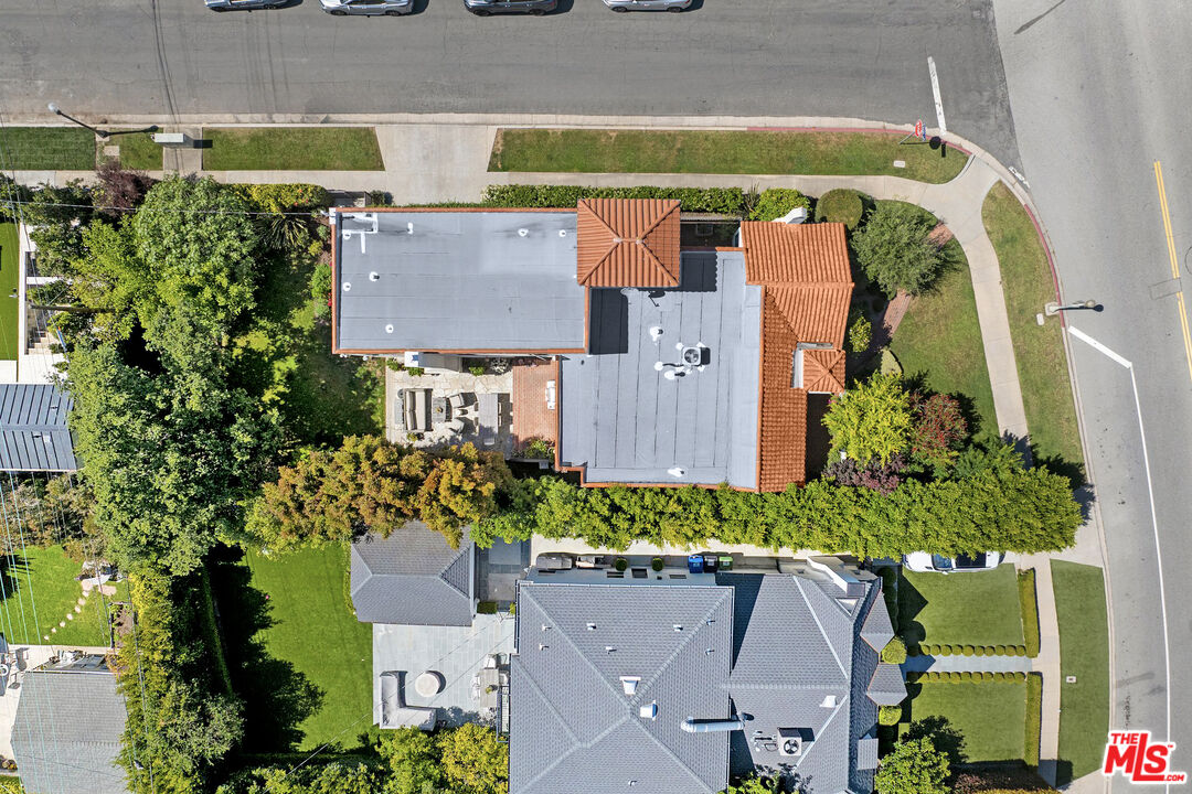 403 S Bundy Dr