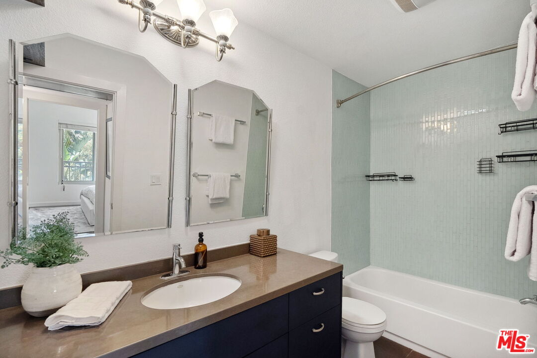 141 S Clark Dr Unit: 409