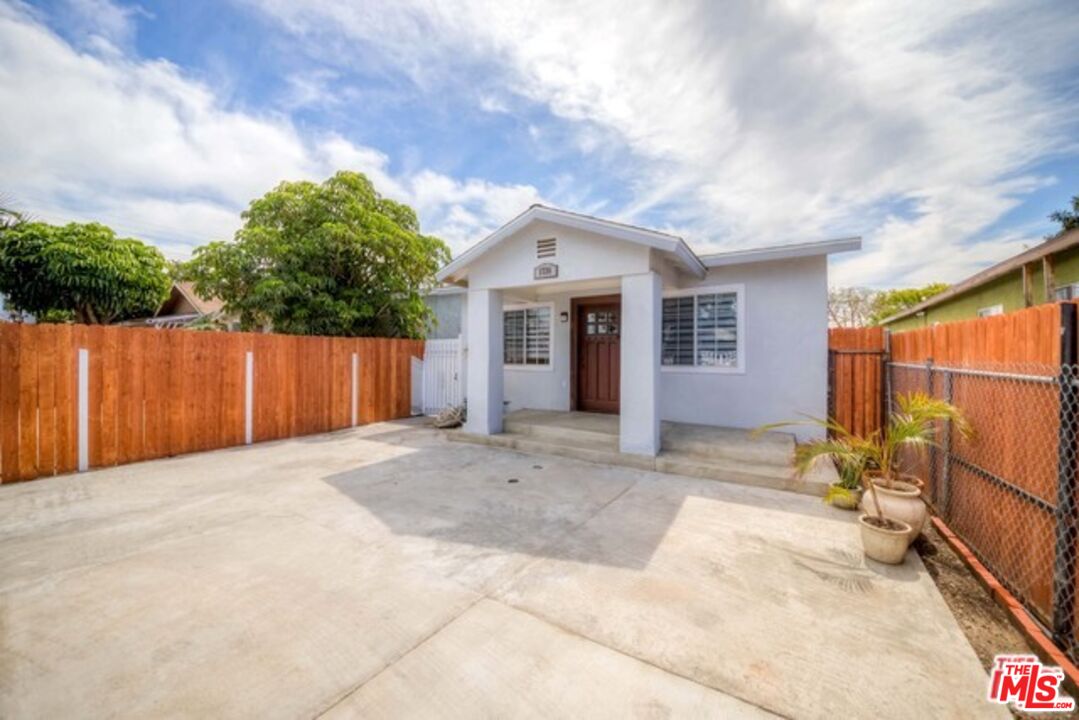 1726 W 37th Pl