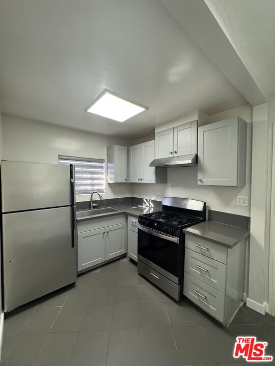 1726 W 37th Pl