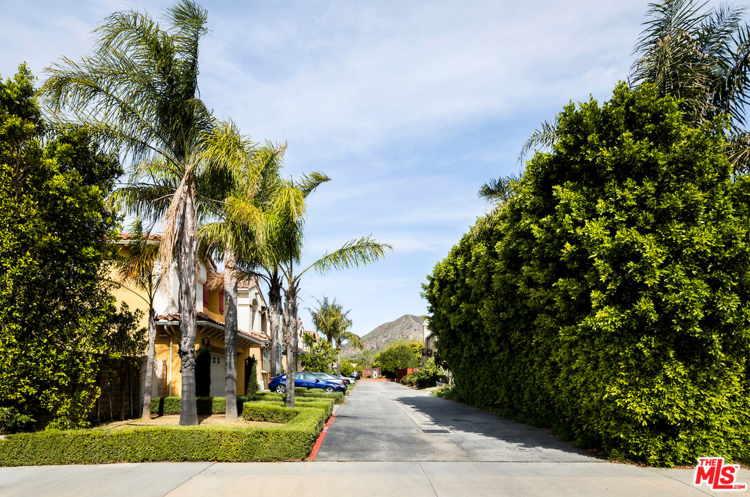 13545 Village Ln