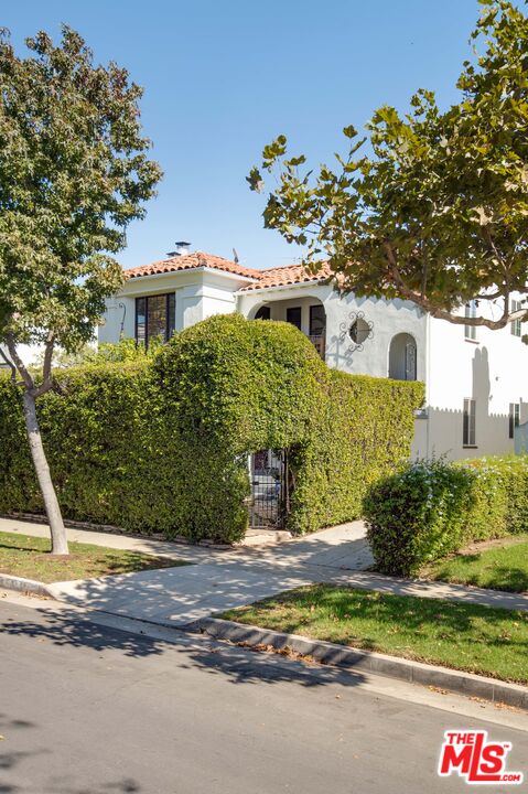 1172 S Hayworth Ave