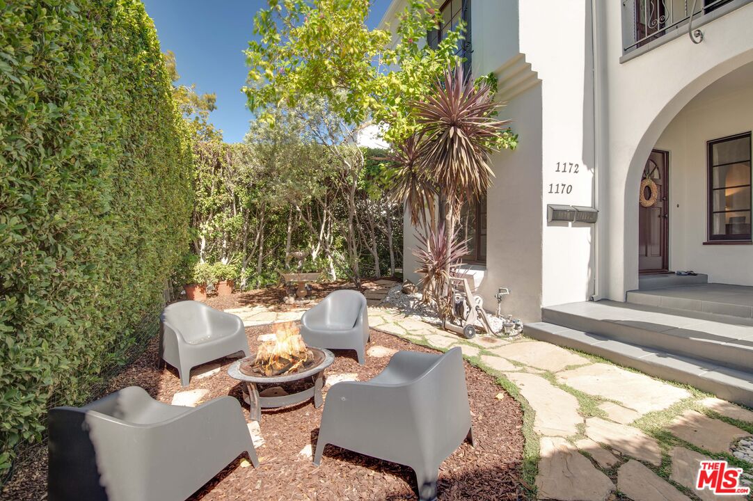 1172 S Hayworth Ave