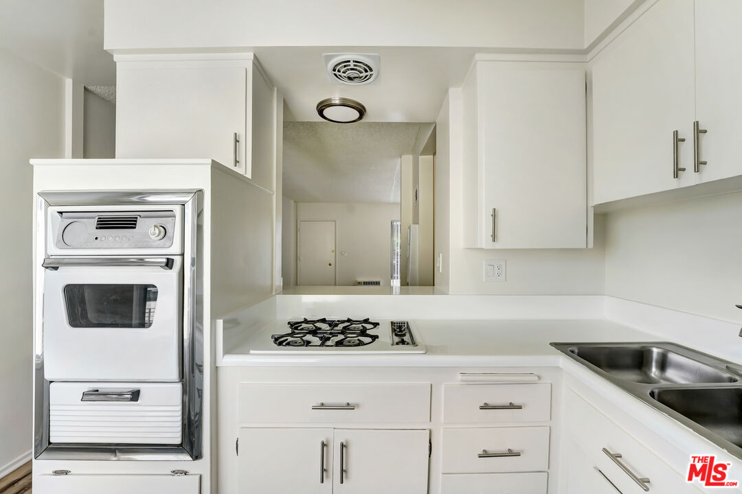 1140 N Clark St Unit: 308