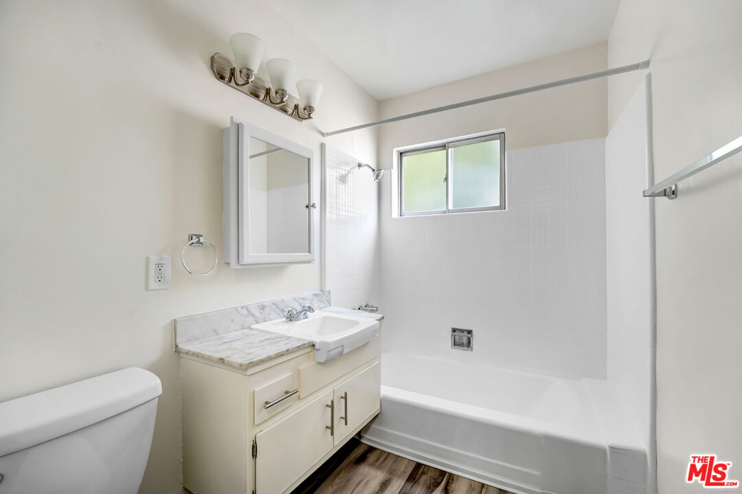 1140 N Clark St Unit: 308