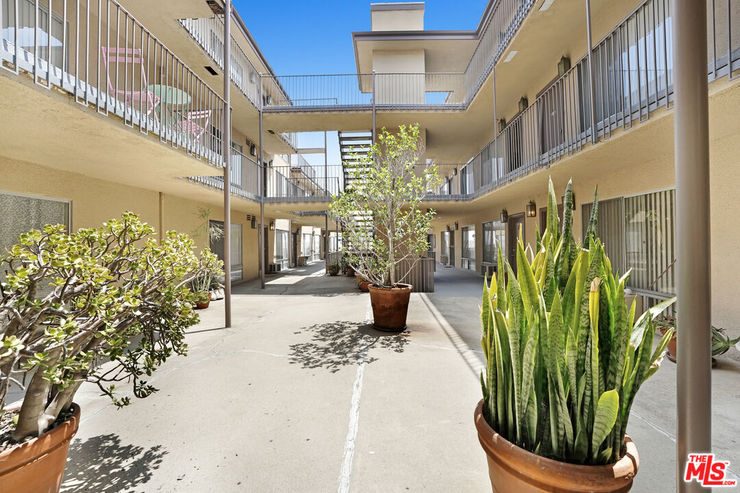 1140 N Clark St Unit: 308
