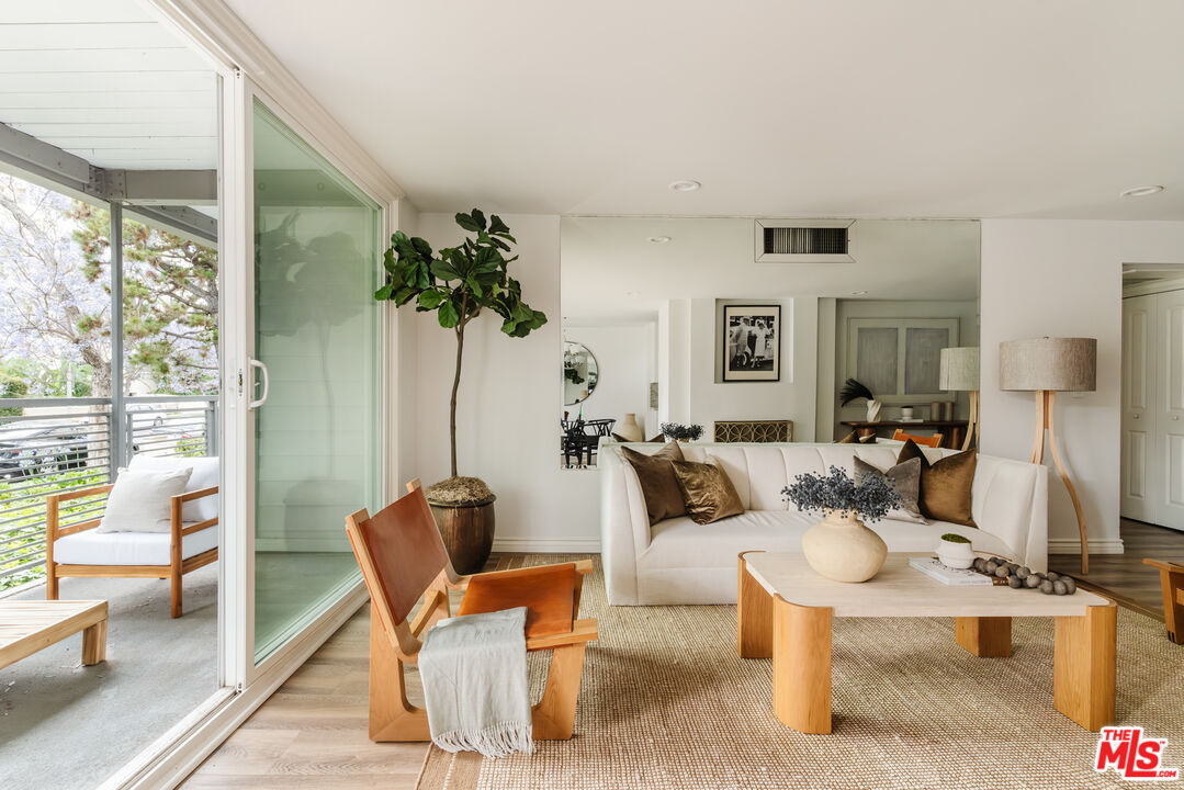 424 N Palm Dr Unit: 101