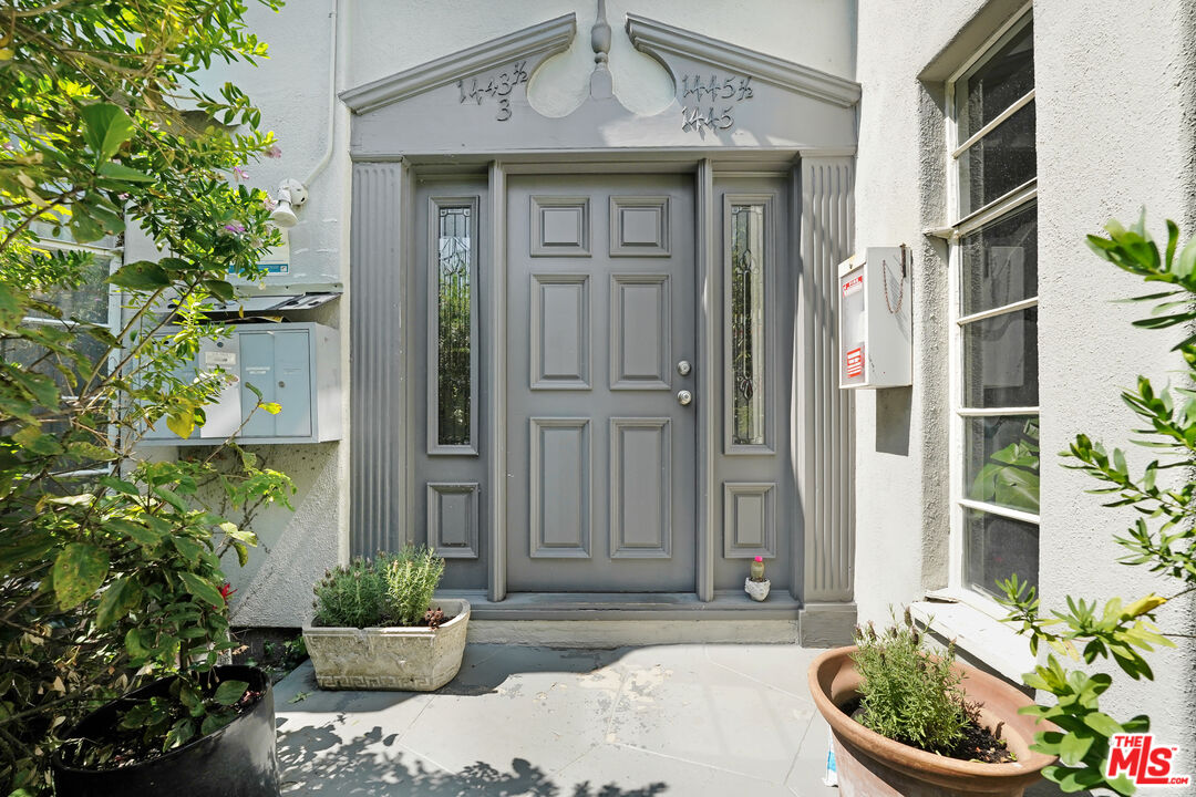 1443 N Hayworth Ave