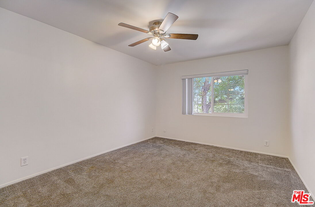 4990 Llano Dr