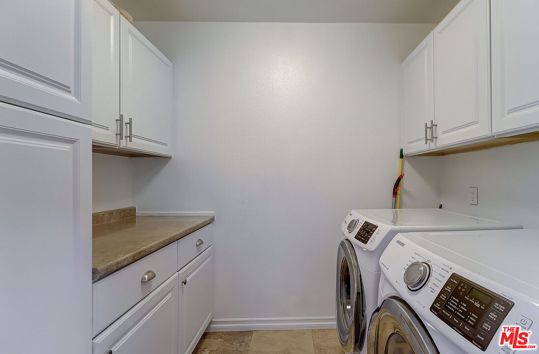 4990 Llano Dr