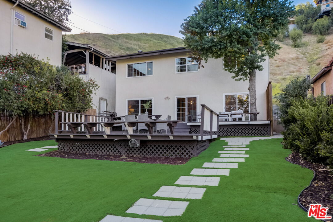 4990 Llano Dr