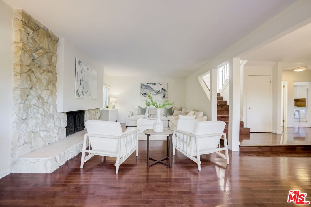 4990 Llano Dr