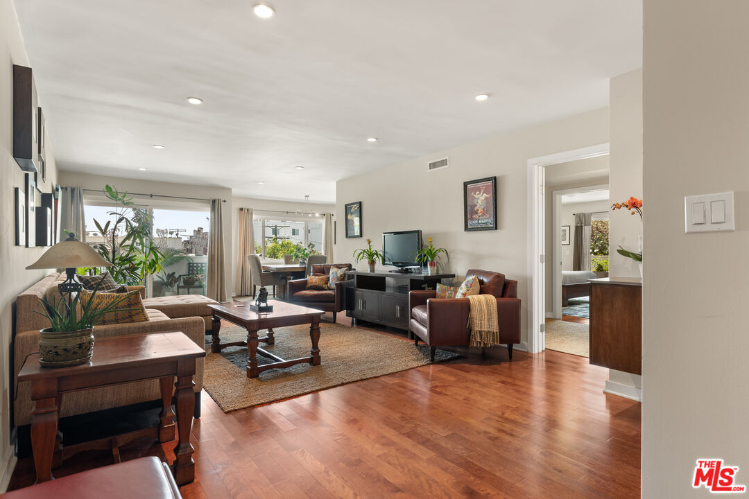 811 S Bedford St Unit: 304