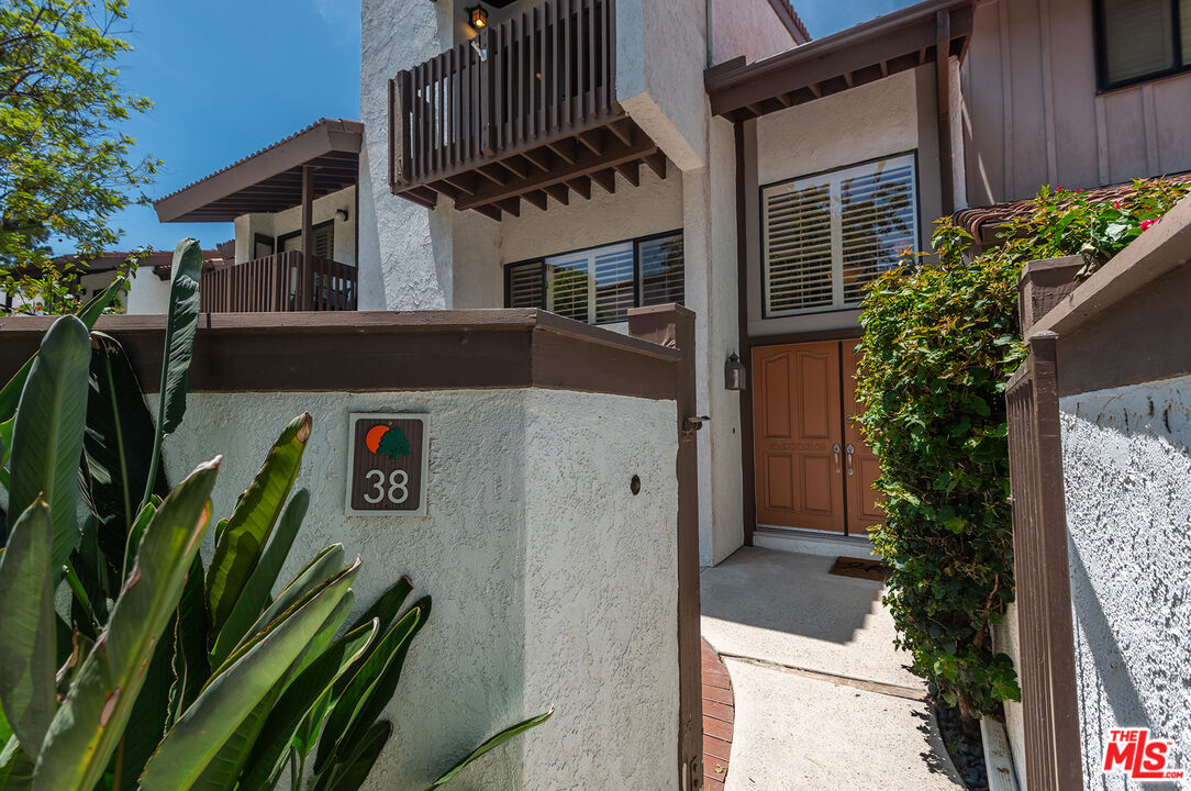6265 Canoga Ave Unit: 38