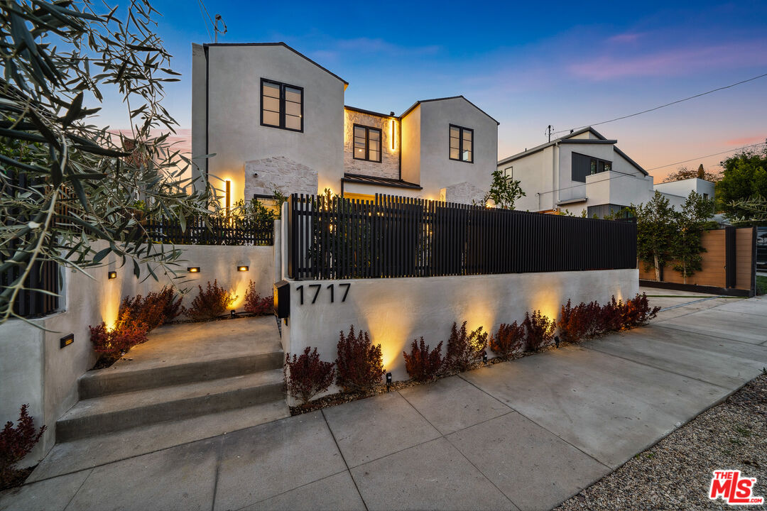 1717 Courtney Ave