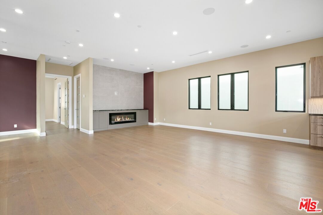 211 S Irena Ave Unit: A