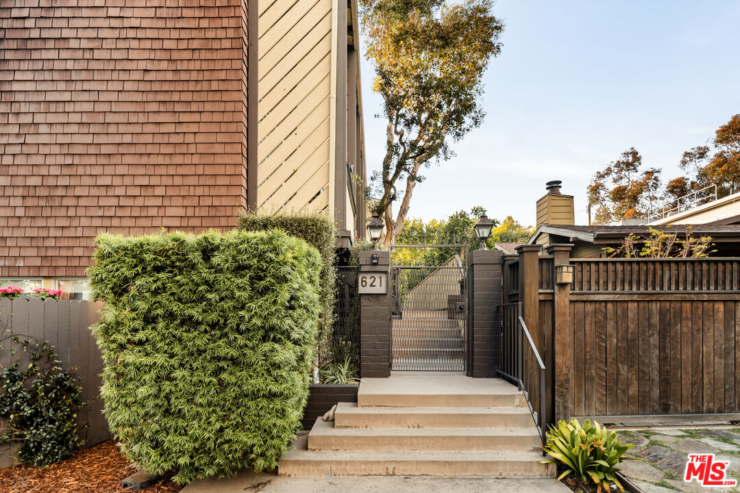 621 California Ave Unit: 3