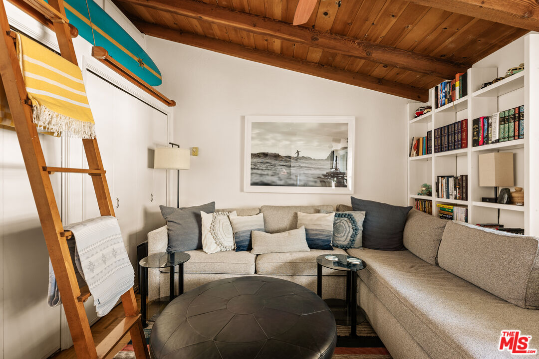 621 California Ave Unit: 3
