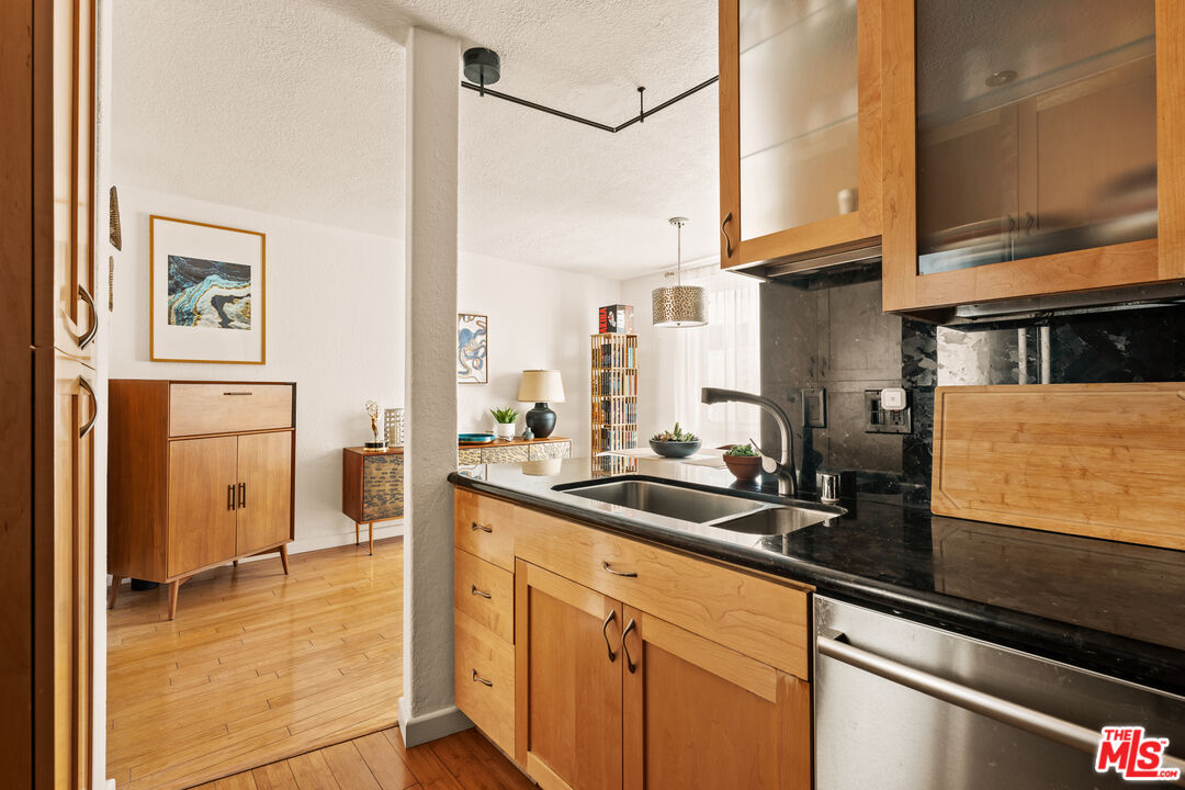 621 California Ave Unit: 3