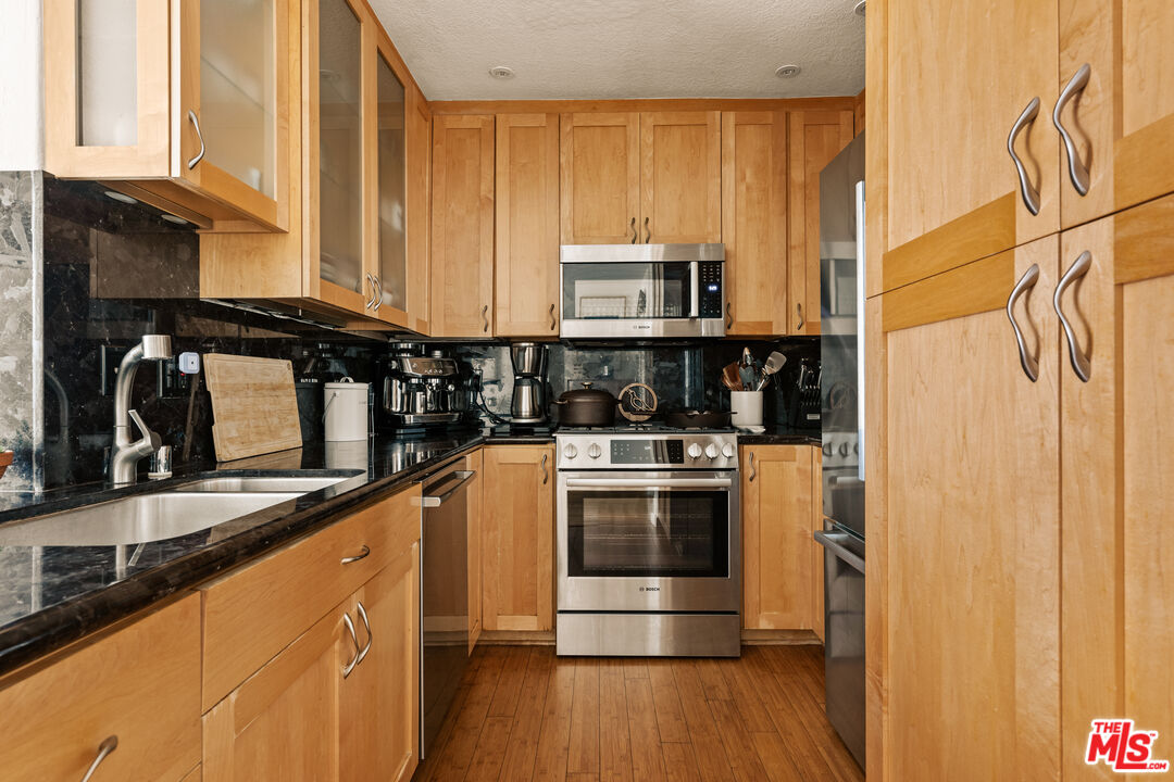 621 California Ave Unit: 3