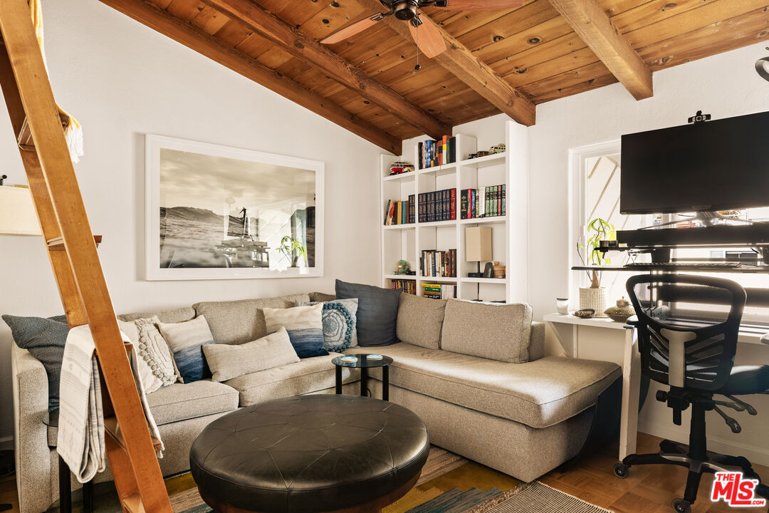 621 California Ave Unit: 3