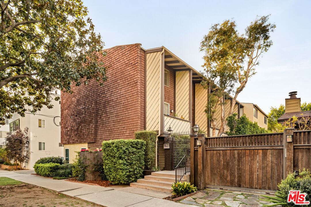 621 California Ave Unit: 3
